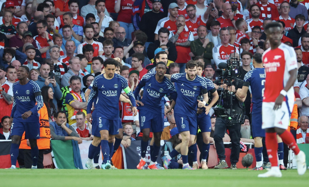 英超半场：米伦科维奇乌龙巴里破门，埃弗顿2-0诺丁汉森林（英超半场战况：巴里破门+米伦科维奇乌龙，埃弗顿暂2-0领先诺丁汉森林）