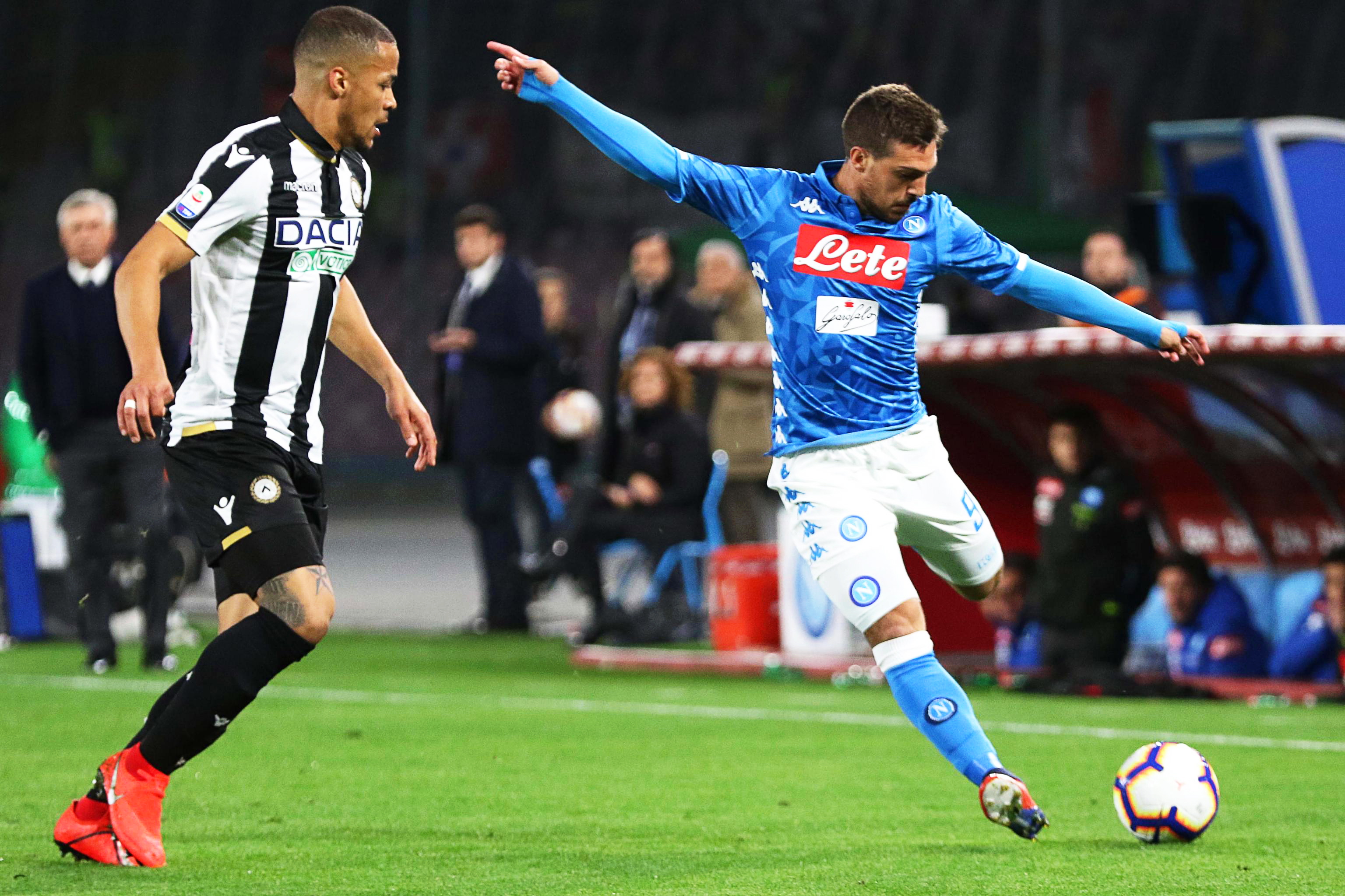 中国澳门球员：澳门联赛球员平均每场收入约445-890元人民币（澳门联赛球员每场平均收入约445至890元人民币）