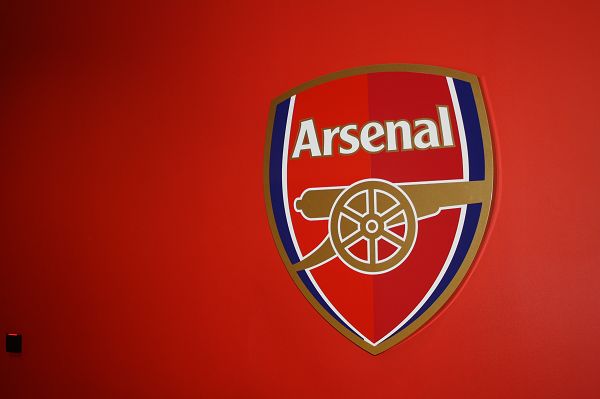 世体：法兰克福球迷在诺坎普制造骚乱，巴萨要求经济赔偿（世体：法兰克福球迷在诺坎普引发骚乱，巴萨拟索赔）