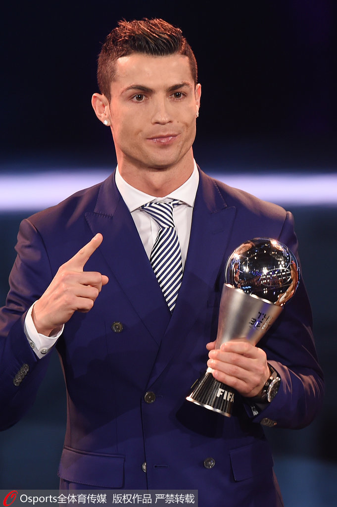 梅西荣膺美职联年度MVP，成北美体坛连续获奖伟大球员（梅西加冕美职联年度MVP，成为北美体坛连夺大奖的传奇球员）