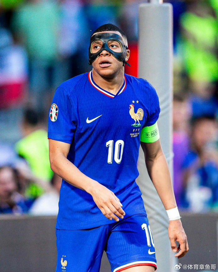 巴塞罗那迎战特内里费：女子足球联赛的巅峰对决（女足联赛焦点之战：巴塞罗那对决特内里费）