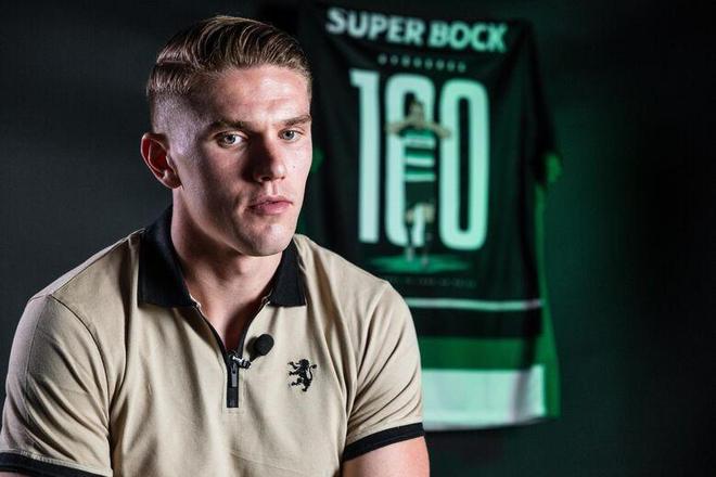 开局平推！佩雷拉1分20秒TKO安卡拉耶夫，重夺轻重量级世界冠军（1分20秒速胜！佩雷拉TKO安卡拉耶夫，重登轻重量级王座）