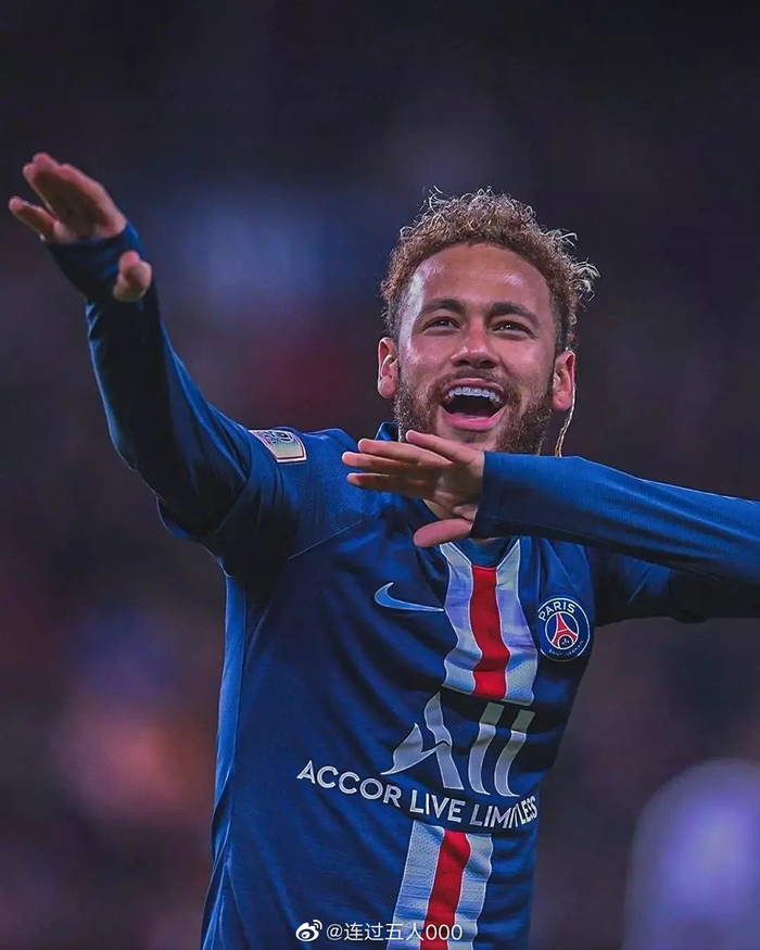 记者：西海岸外援戴维森返回巴西接受鼻梁手术，恢复期3个月（记者称西海岸外援戴维森回巴西进行鼻梁手术，预计三个月康复）