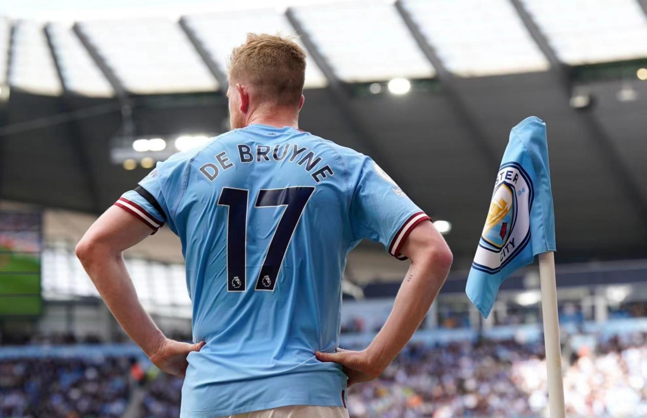 初生牛犊！费尔斯首节5中4怒砍10分4篮板3助攻（强势开局！费尔斯首节5投4中拿下10分4篮板3助攻）