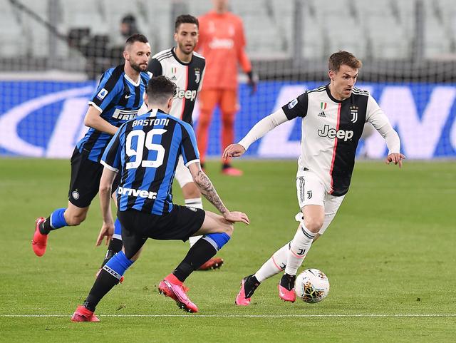 斯基拉：拜仁正与格纳布里商谈续约至2028年，含2029年选项（斯基拉：拜仁与格纳布里就续约进行谈判，合同至2028且含2029年选项）