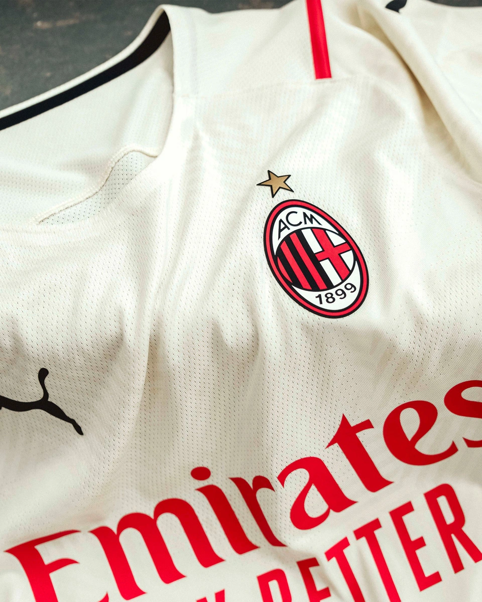 伯纳乌的嘘声？贝林厄姆：我理解，球迷花了很多钱来看比赛（贝林厄姆谈伯纳乌嘘声：理解球迷，他们花了很多钱来看球）